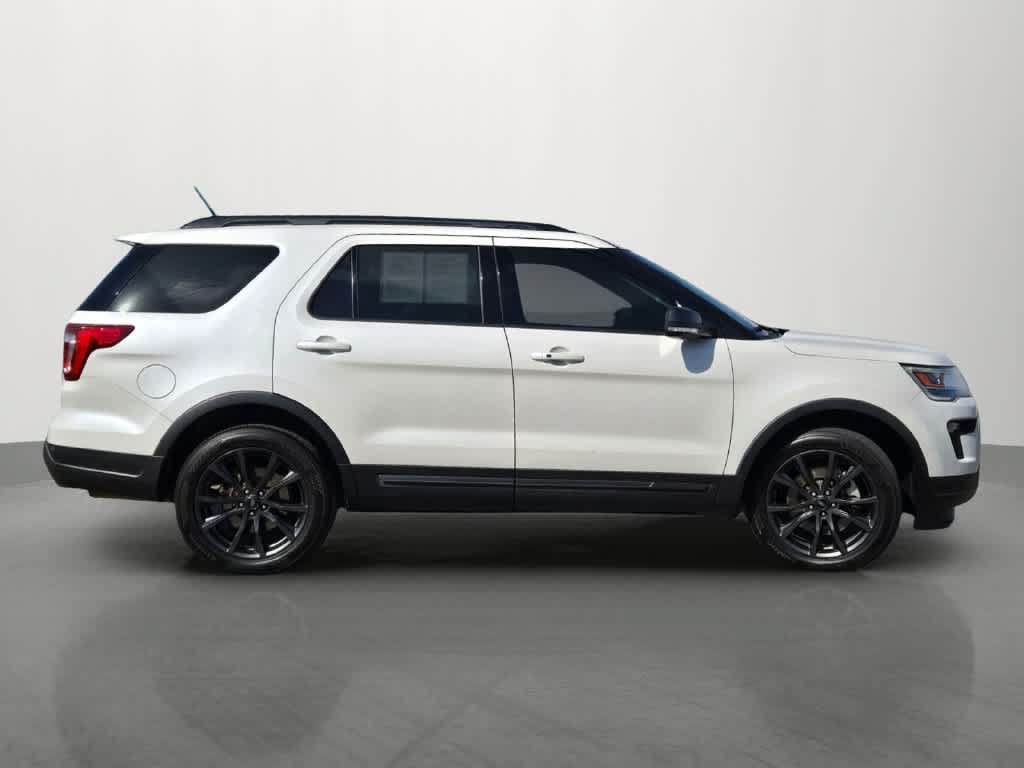 Used 2018 Ford Explorer XLT w/ Equipment Group 202A AWD/4WD image 5