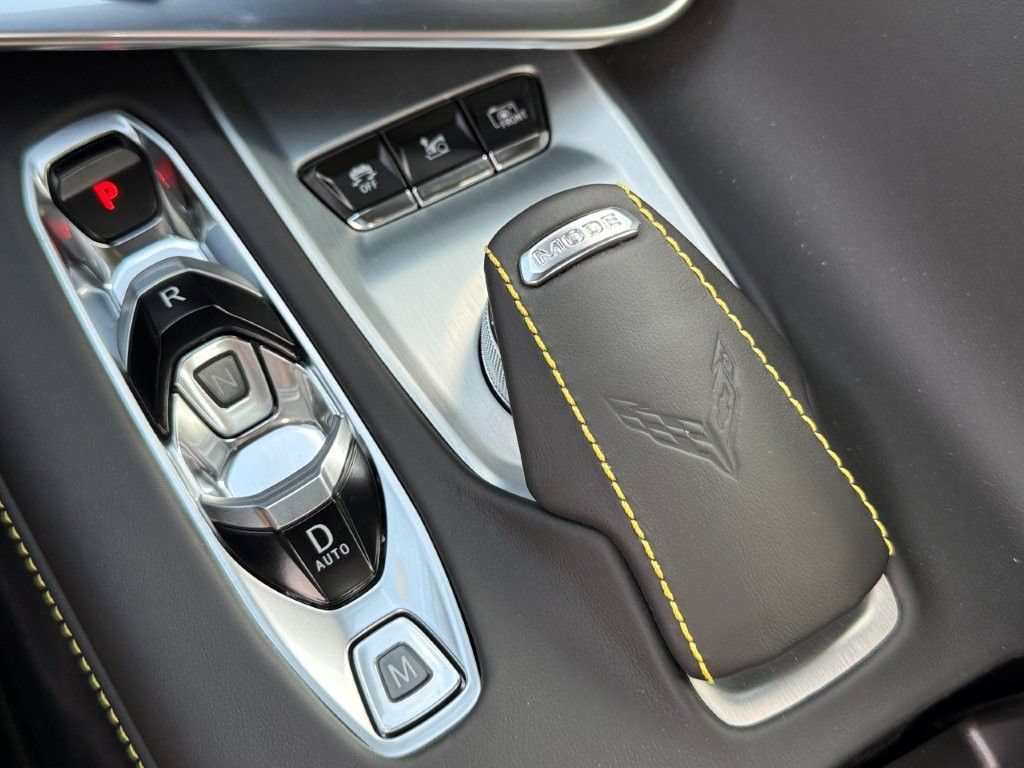 Used 2024 Chevrolet Corvette Stingray Premium Conv w/ Z51 Performance Package RWD image 32