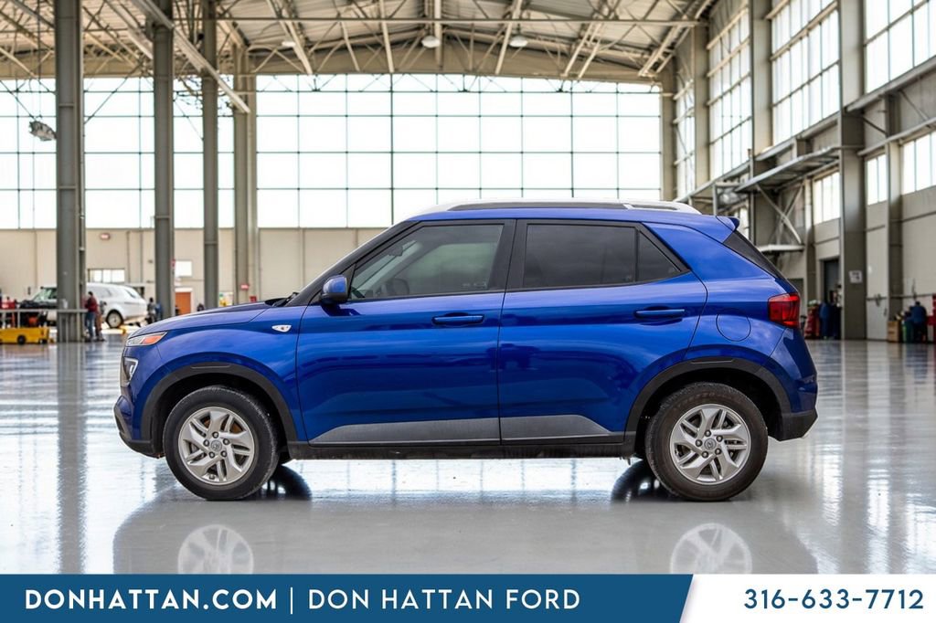 Used 2020 Hyundai Venue SEL image 2