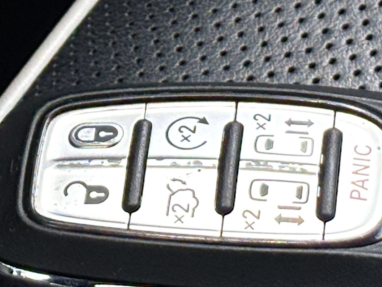 Used 2025 Chrysler Pacifica Limited FWD image 26
