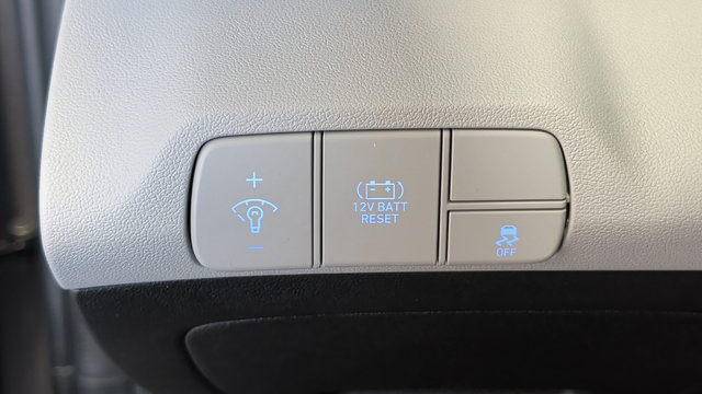 Certified 2025 Hyundai Elantra Limited FWD image 30