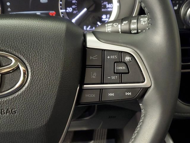 Used 2025 Toyota Highlander XLE image 27