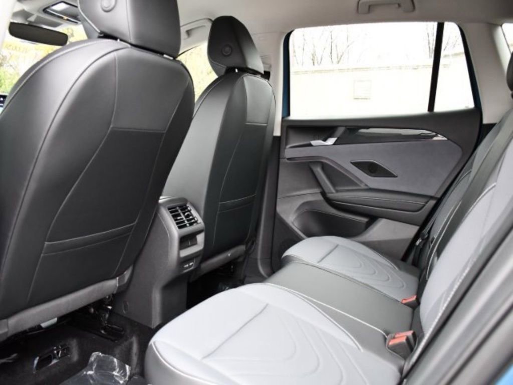 New 2026 Volkswagen Tiguan SE FWD image 17