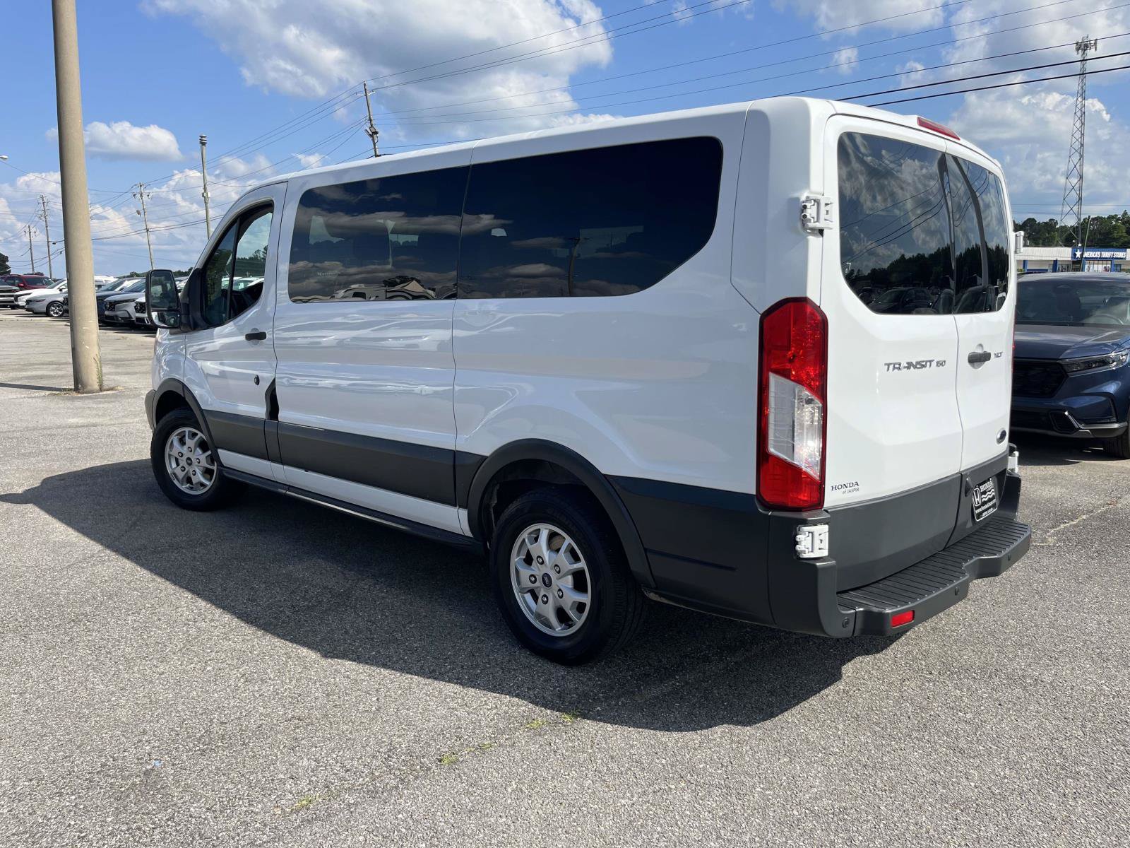 Used 2015 Ford Transit 150 XLT RWD image 5