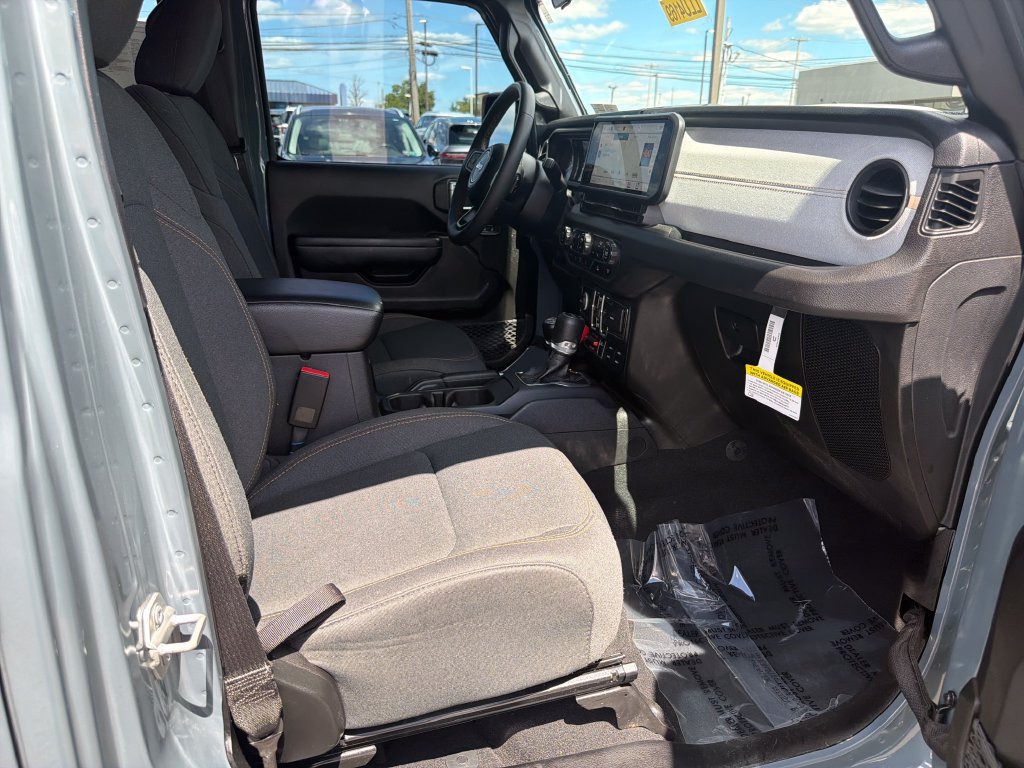 Used 2024 Jeep Wrangler Unlimited AWD/4WD image 16