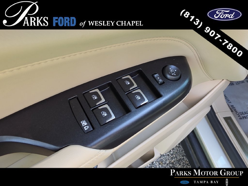 Used 2015 Cadillac SRX Luxury w/ Driver Awareness Package FWD image 19