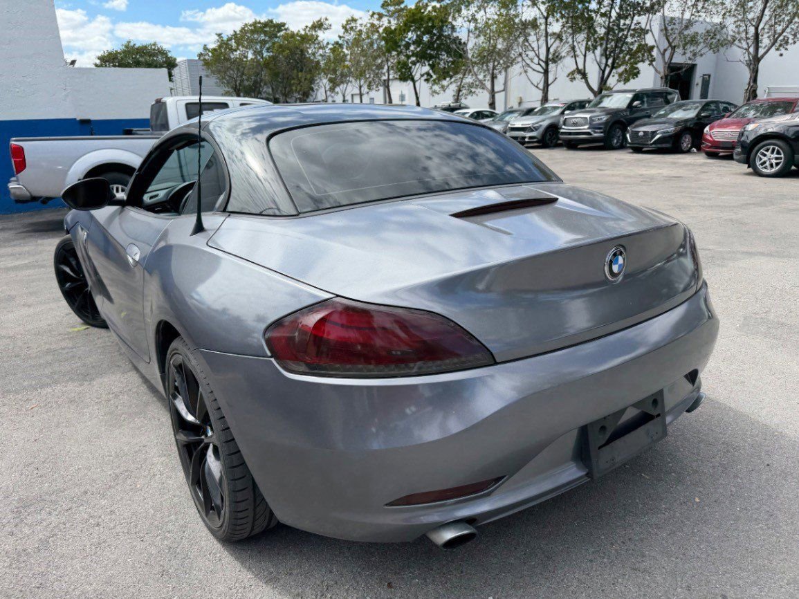 Used 2011 BMW Z4 sDrive35i image 8