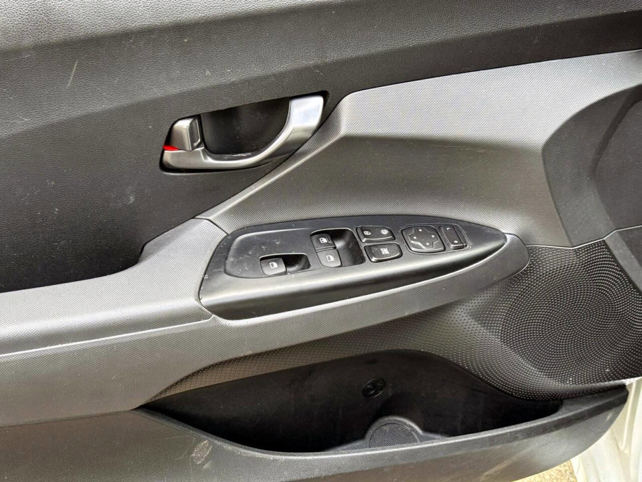 Used 2019 Hyundai Veloster 2.0 image 13