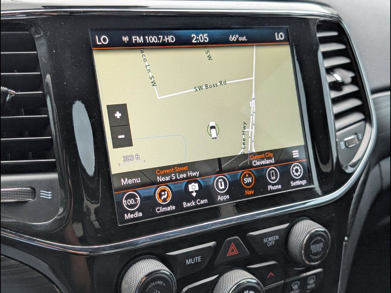 Used 2020 Jeep Grand Cherokee Altitude RWD image 11