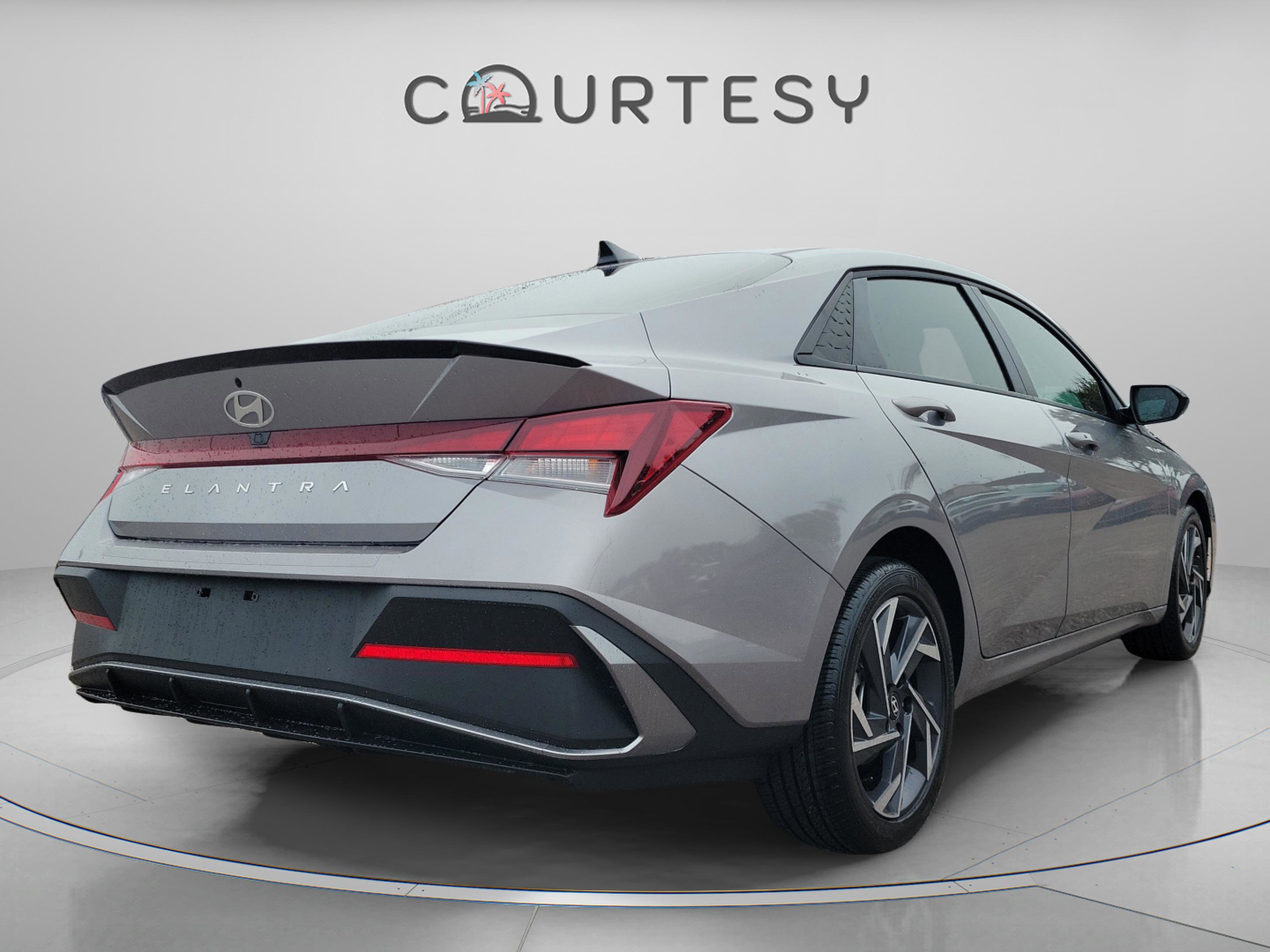 Certified 2025 Hyundai Elantra Sport image 4