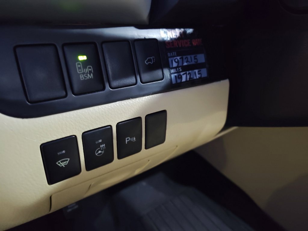 Used 2016 Toyota Highlander Limited AWD/4WD image 12