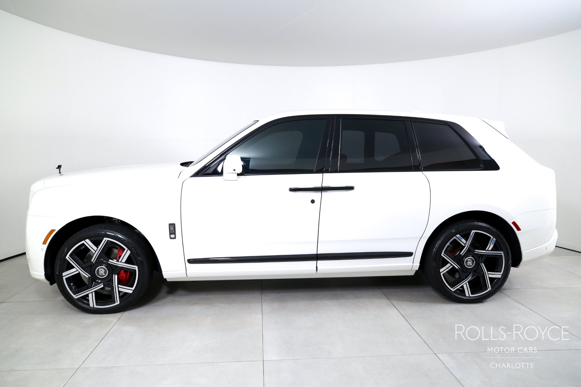 Used 2025 Rolls-Royce Cullinan Black Badge AWD/4WD image 3