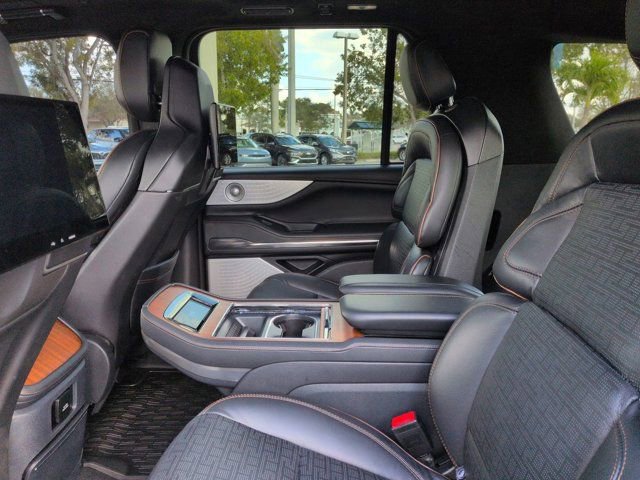 Used 2025 Lincoln Navigator Black Label image 13