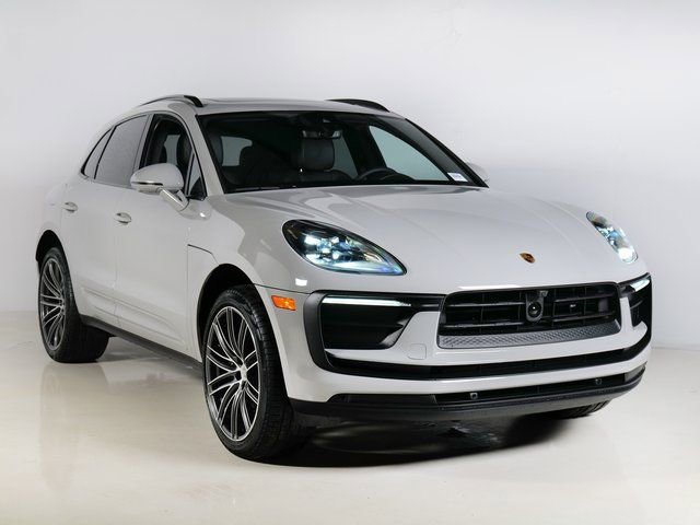 Certified 2026 Porsche Macan AWD/4WD image 7