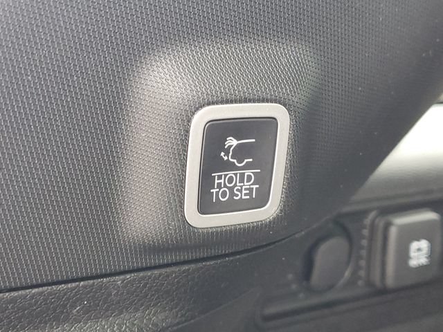 Used 2024 Jeep Grand Cherokee Limited AWD/4WD image 10