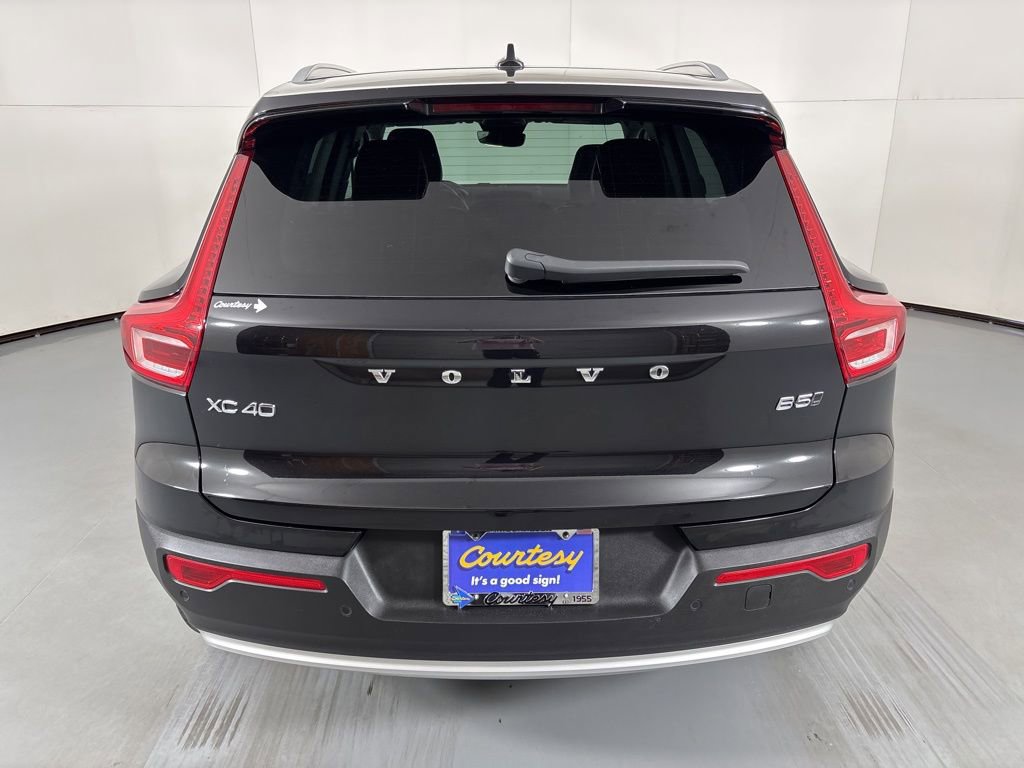 Used 2023 Volvo XC40 B5 Core w/ Protection Package Premier image 7