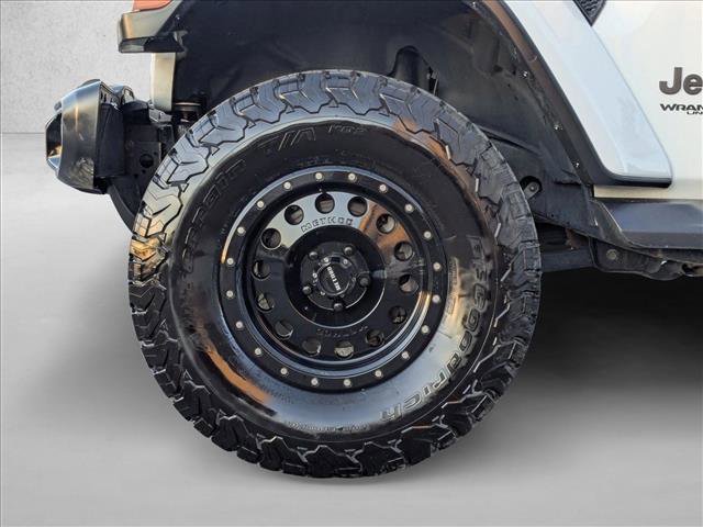 Used 2018 Jeep Wrangler Unlimited Sahara w/ Uconnect 4C Nav & Sound Group image 25