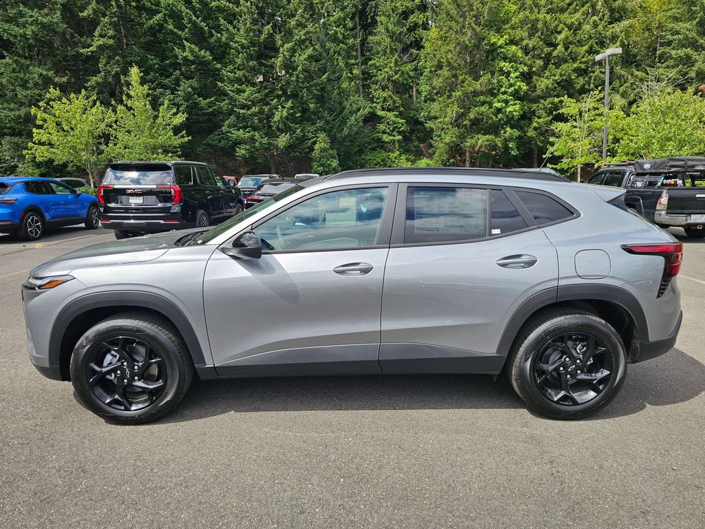 New 2026 Chevrolet Trax LT w/ Midnight Edition FWD image 2