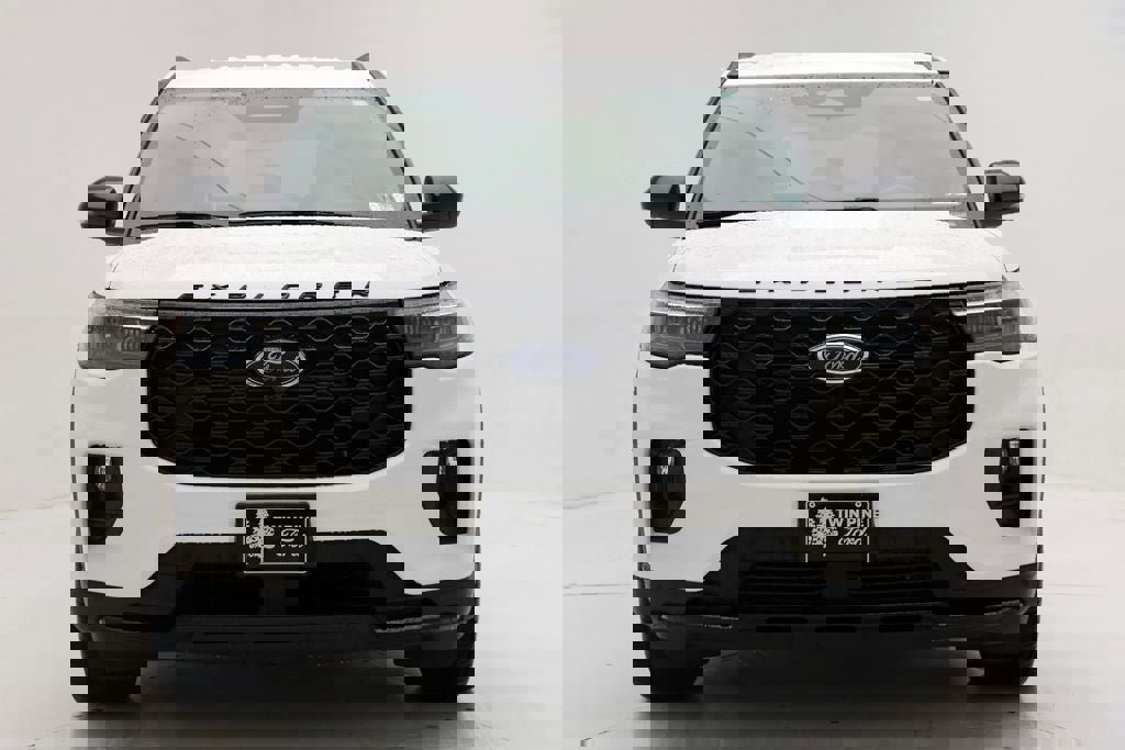 Used 2025 Ford Explorer ST-Line w/ ST-Line Street Pack AWD/4WD image 5