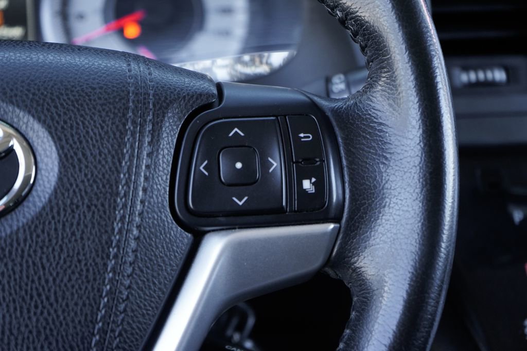 Used 2016 Toyota Sienna SE image 24