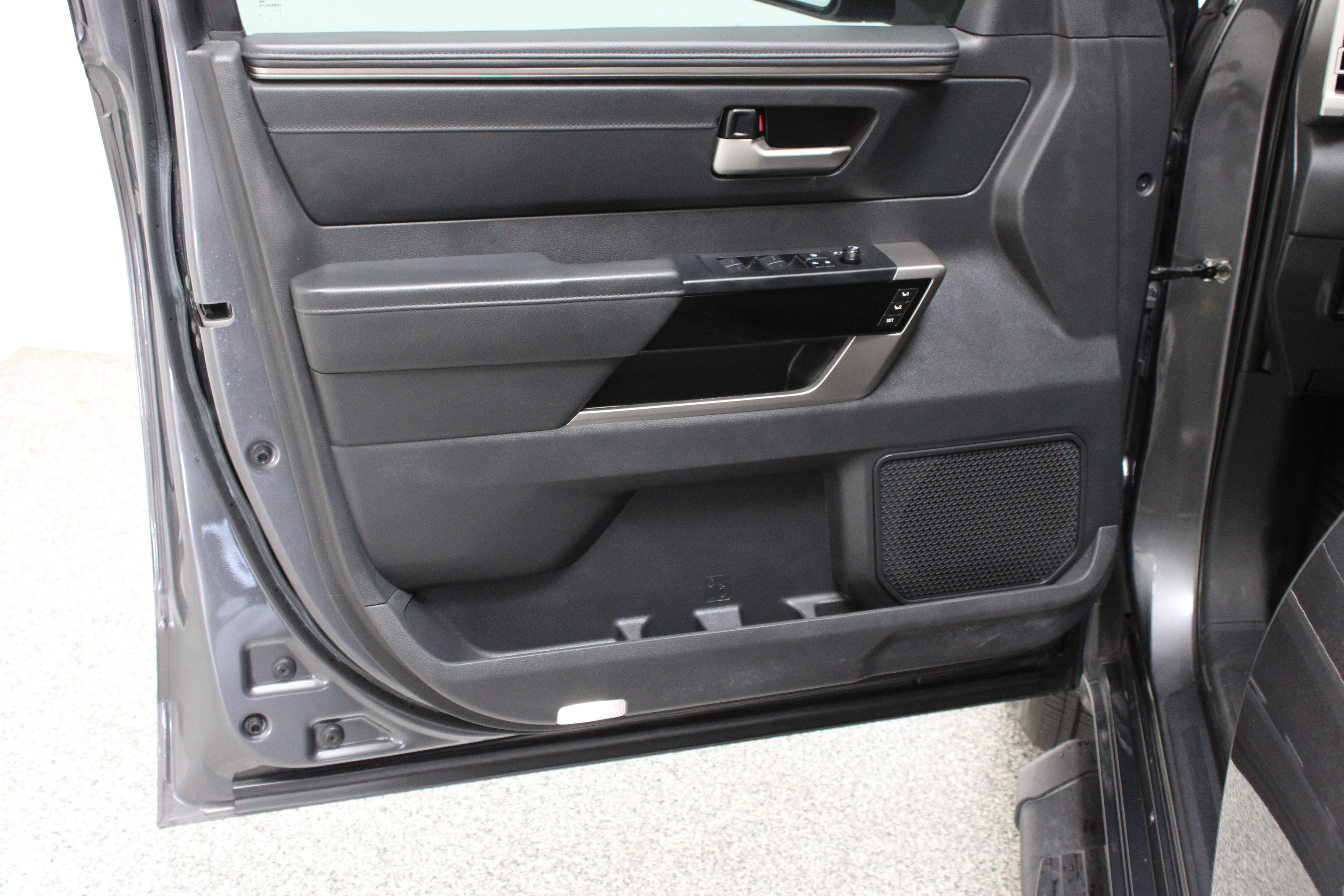 Used 2024 Toyota Tundra Limited AWD/4WD image 13