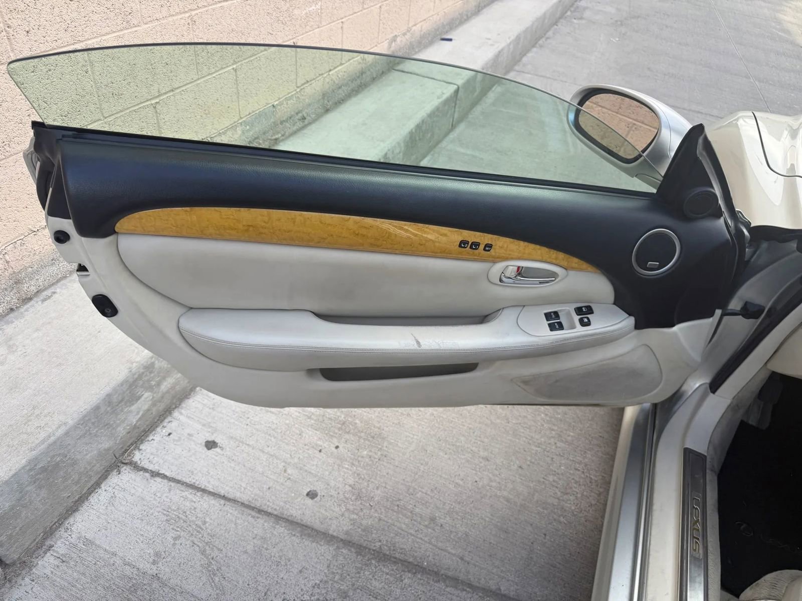 Used 2003 Lexus SC 430 Convertible image 11