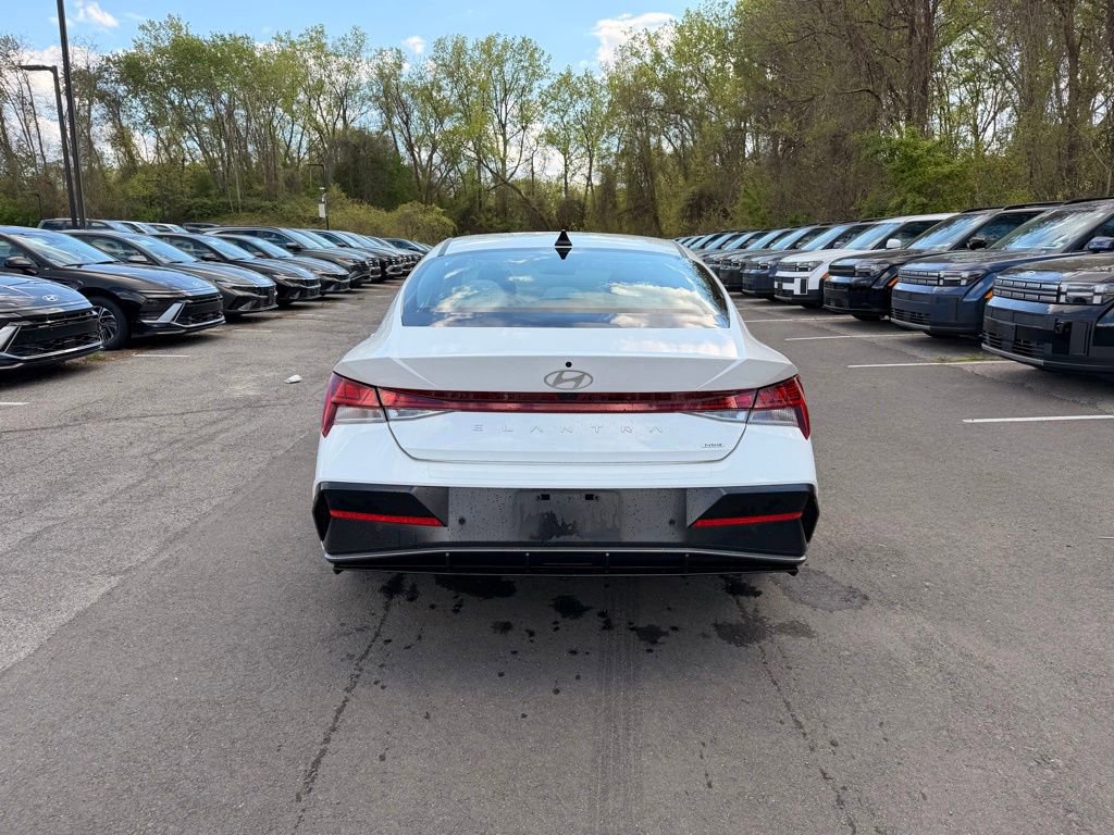 Used 2024 Hyundai Elantra Limited FWD image 4