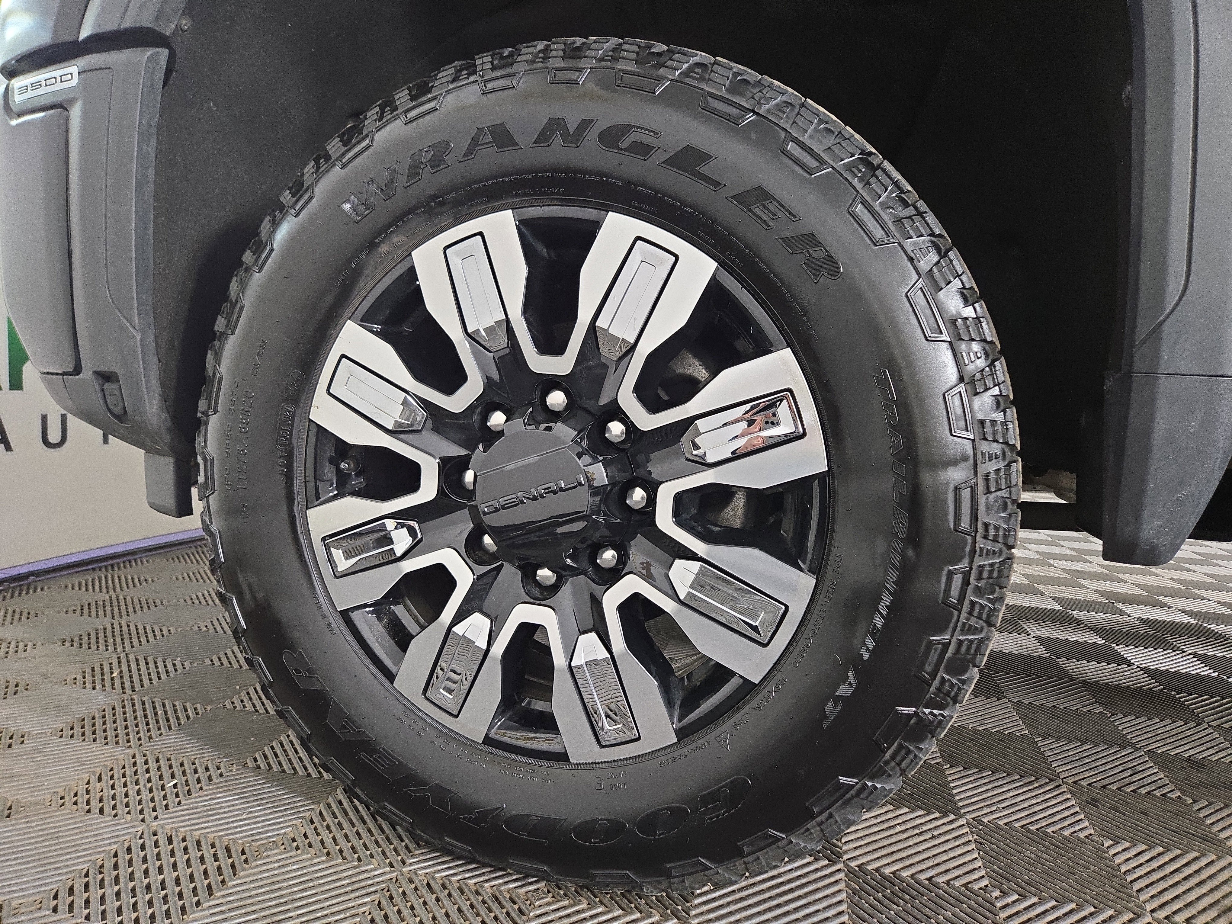 Certified 2025 GMC Sierra 3500 Denali w/ Denali Reserve Package image 35
