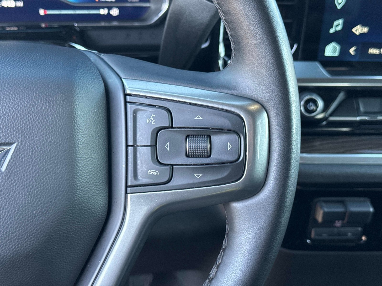 Used 2025 Chevrolet Silverado 2500 LT w/ Convenience Package AWD/4WD image 29
