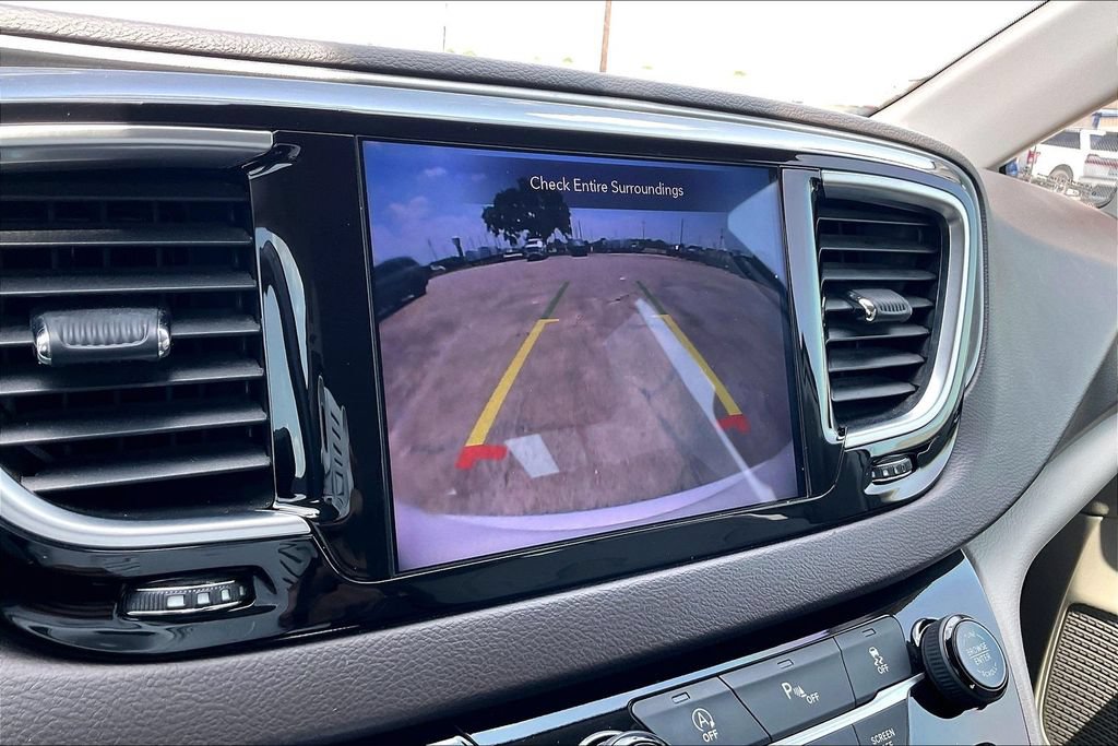 Certified 2019 Chrysler Pacifica Touring-L Plus FWD image 13
