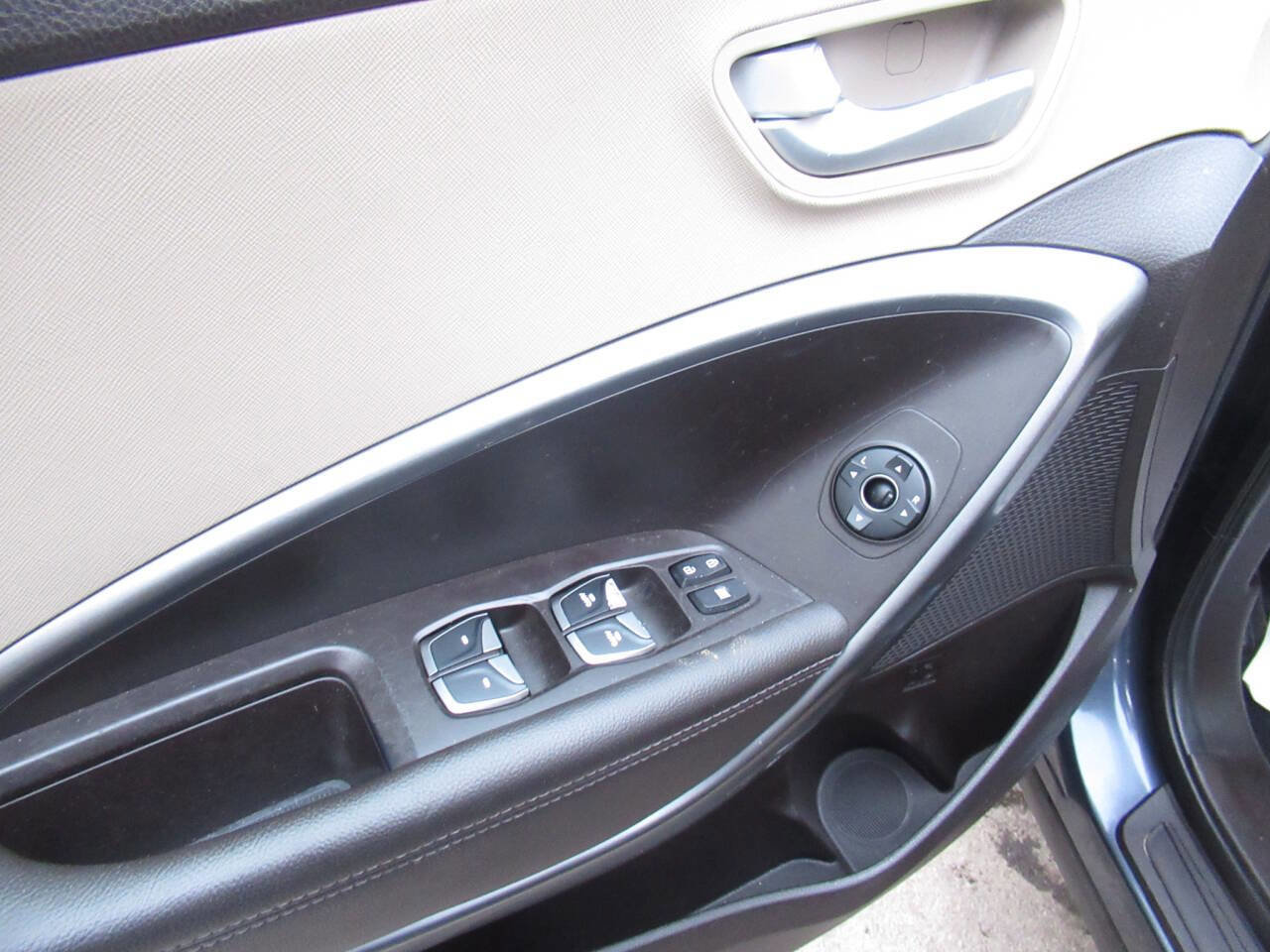 Used 2017 Hyundai Santa Fe Sport image 16