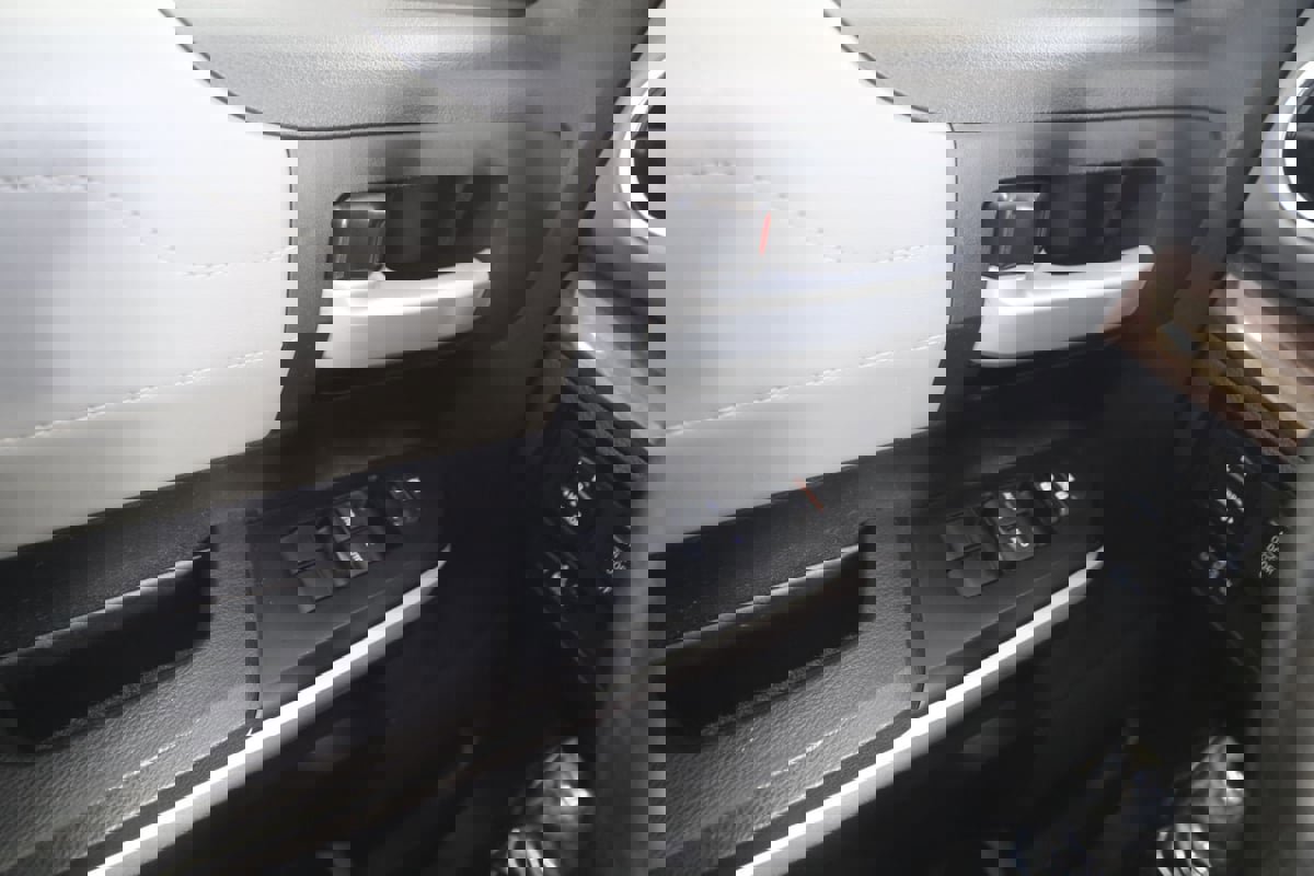 Used 2014 Toyota Tundra Limited w/ Limited Premium Package image 29