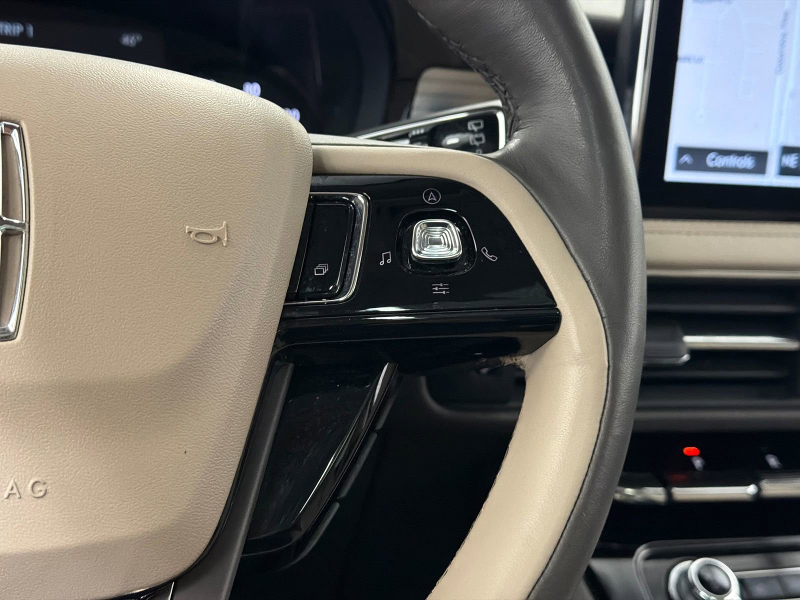 Used 2022 Lincoln Corsair AWD w/ Premium Package image 22