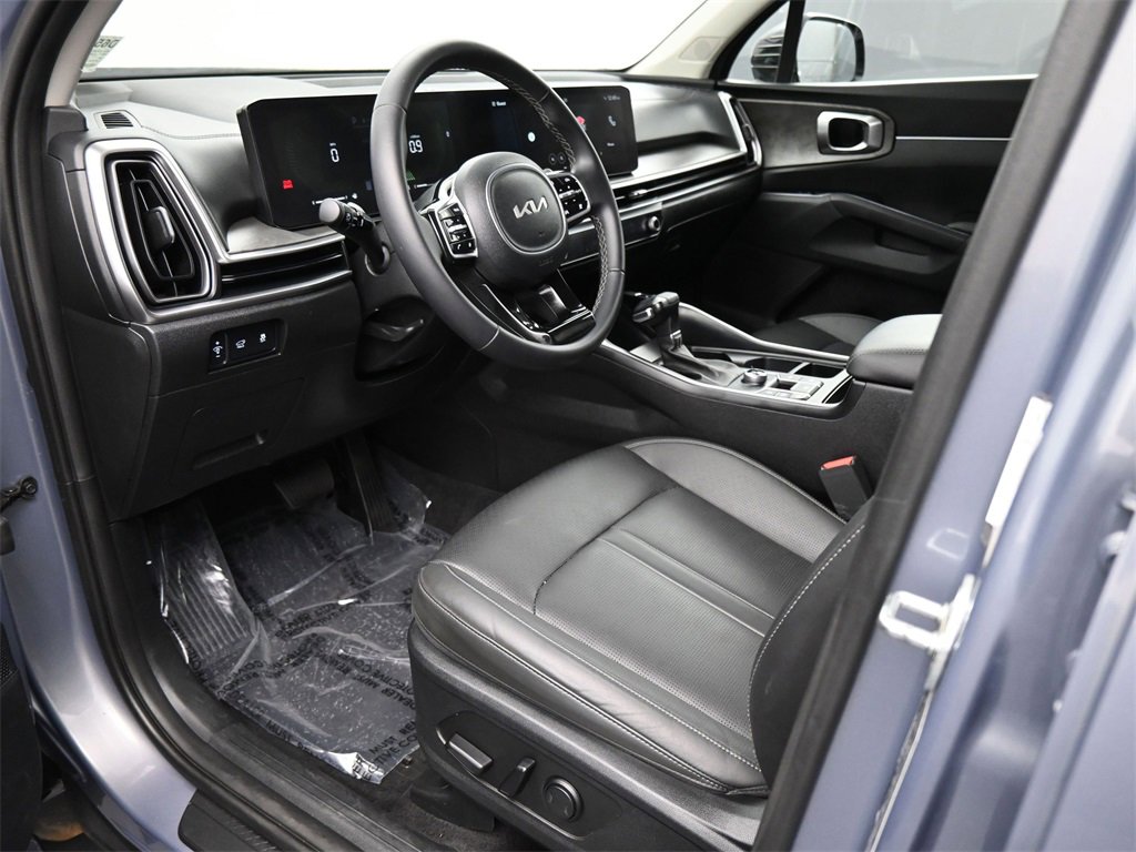Used 2024 Kia Sorento X-Line EX image 2