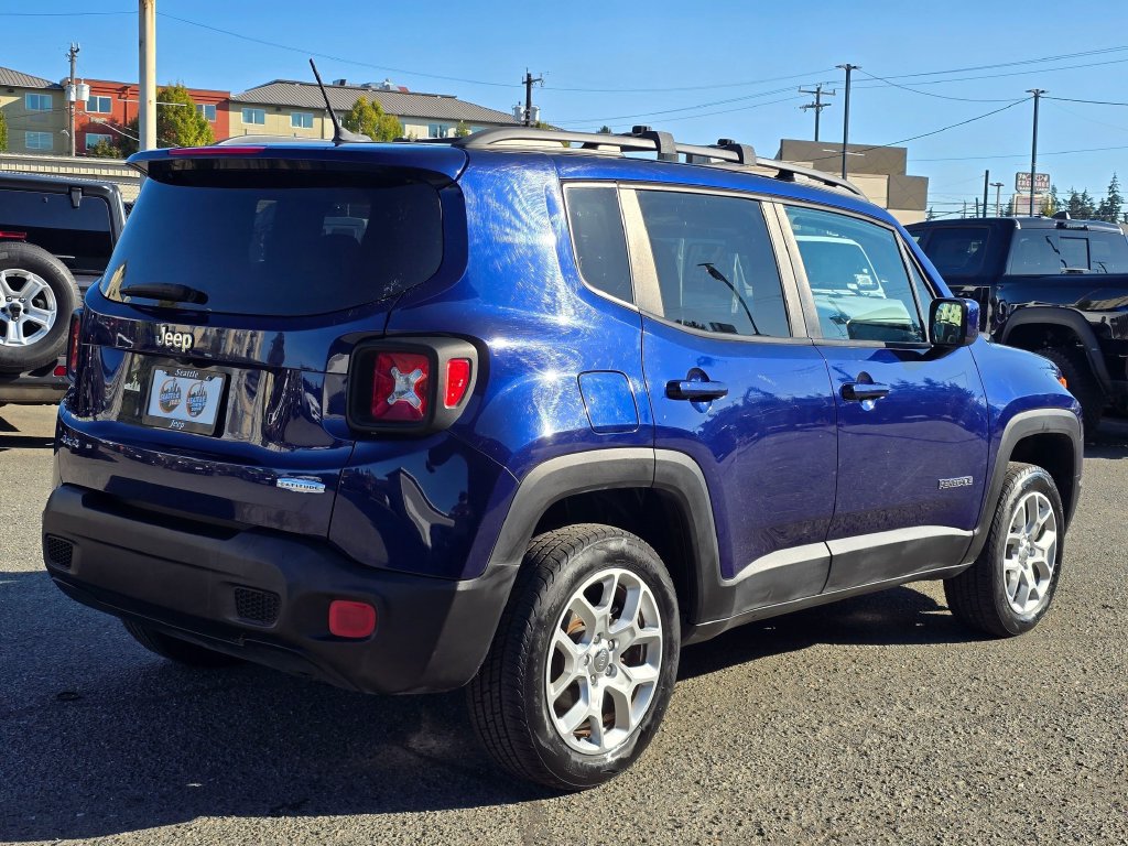 Used 2017 Jeep Renegade Latitude w/ Safety & Security Group AWD/4WD image 5