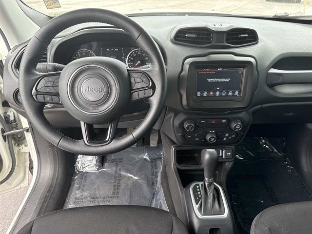 Used 2020 Jeep Renegade Altitude FWD image 16