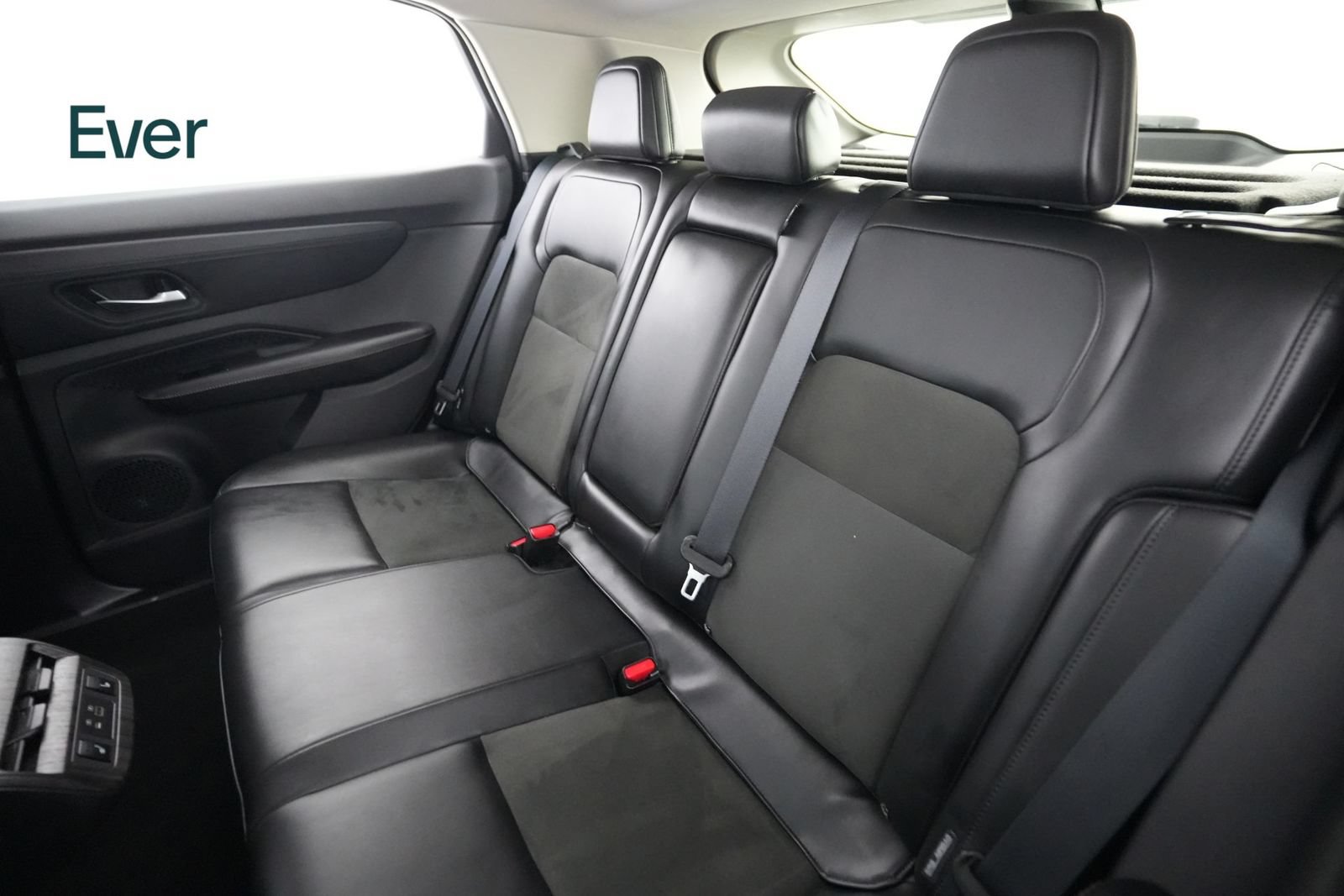 Used 2023 Nissan Ariya FWD image 24