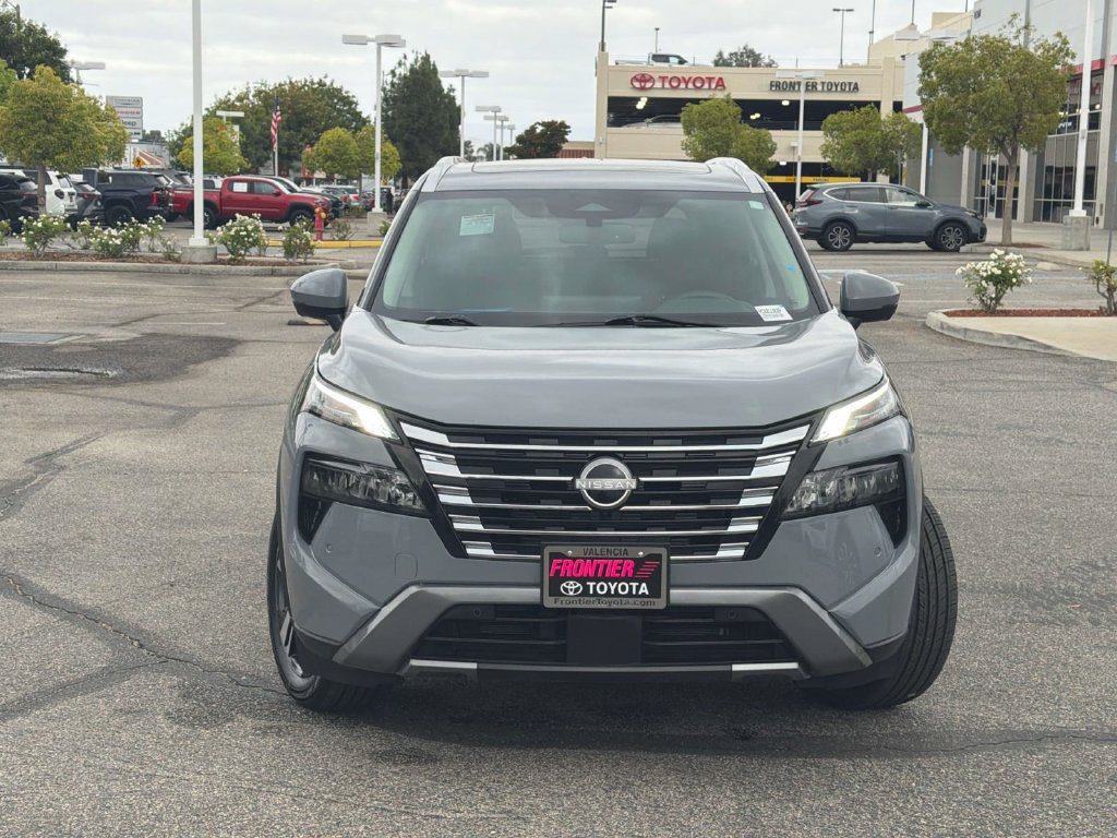 Used 2024 Nissan Rogue SL w/ SL Premium Package FWD image 2