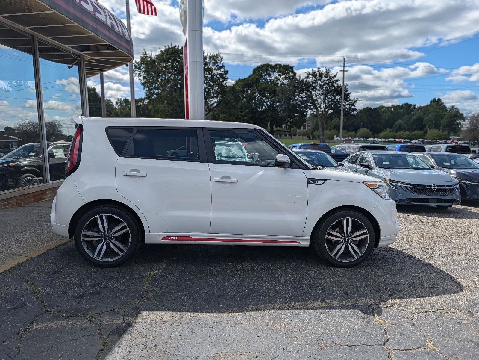Used 2014 Kia Soul + FWD image 14