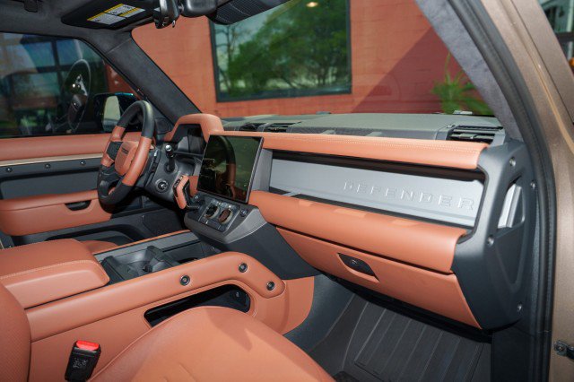 Used 2026 Land Rover Defender 110 OCTA image 25