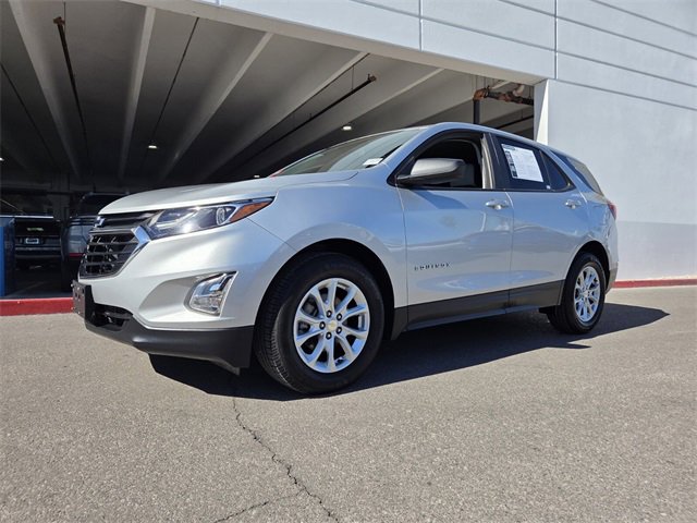 Used 2020 Chevrolet Equinox LS image 2
