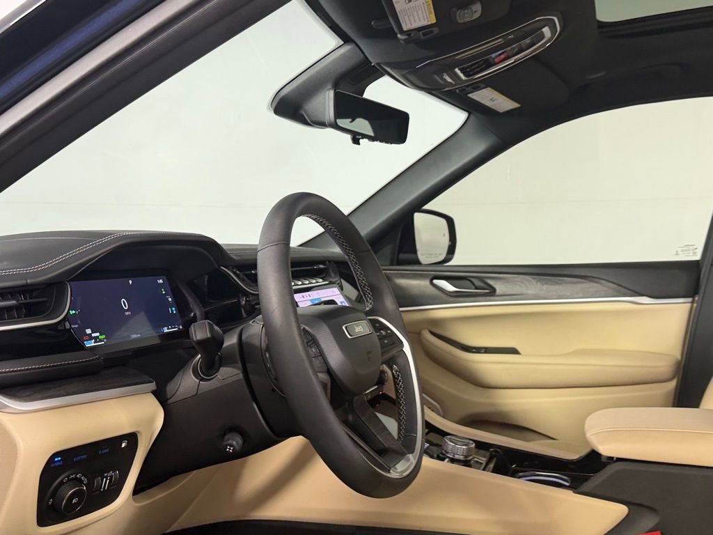 Used 2022 Jeep Grand Cherokee Limited 4xe w/ Luxury Tech Group II image 28