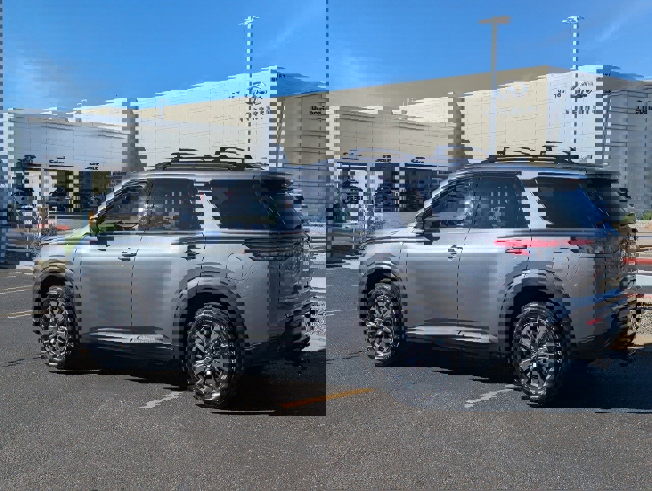 Certified 2024 Nissan Pathfinder SV image 4