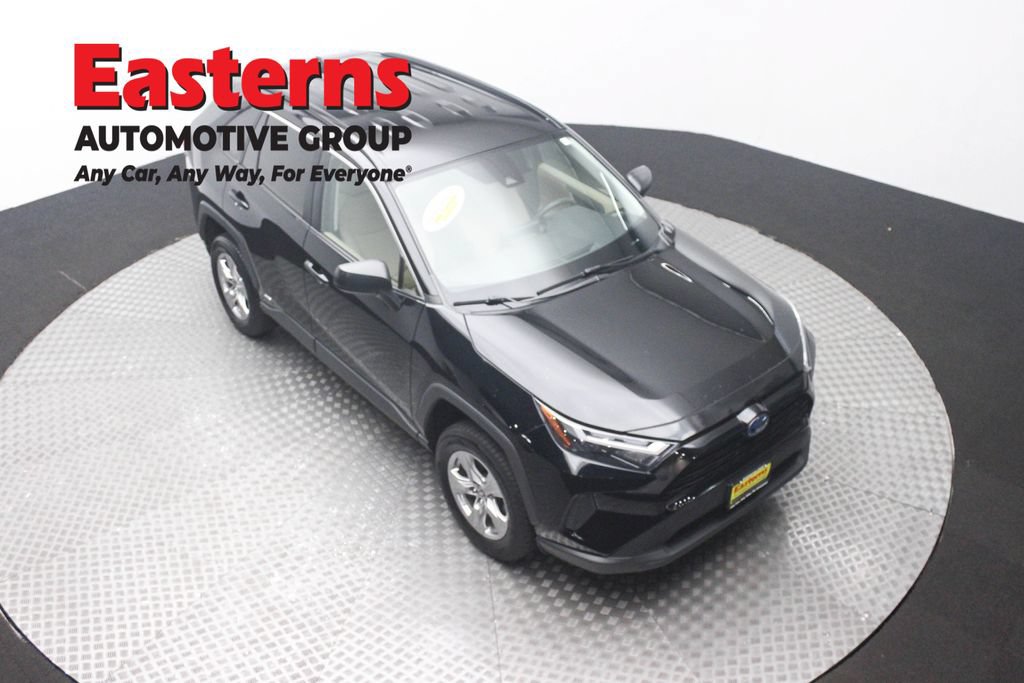 Used 2023 Toyota RAV4 LE AWD/4WD image 3