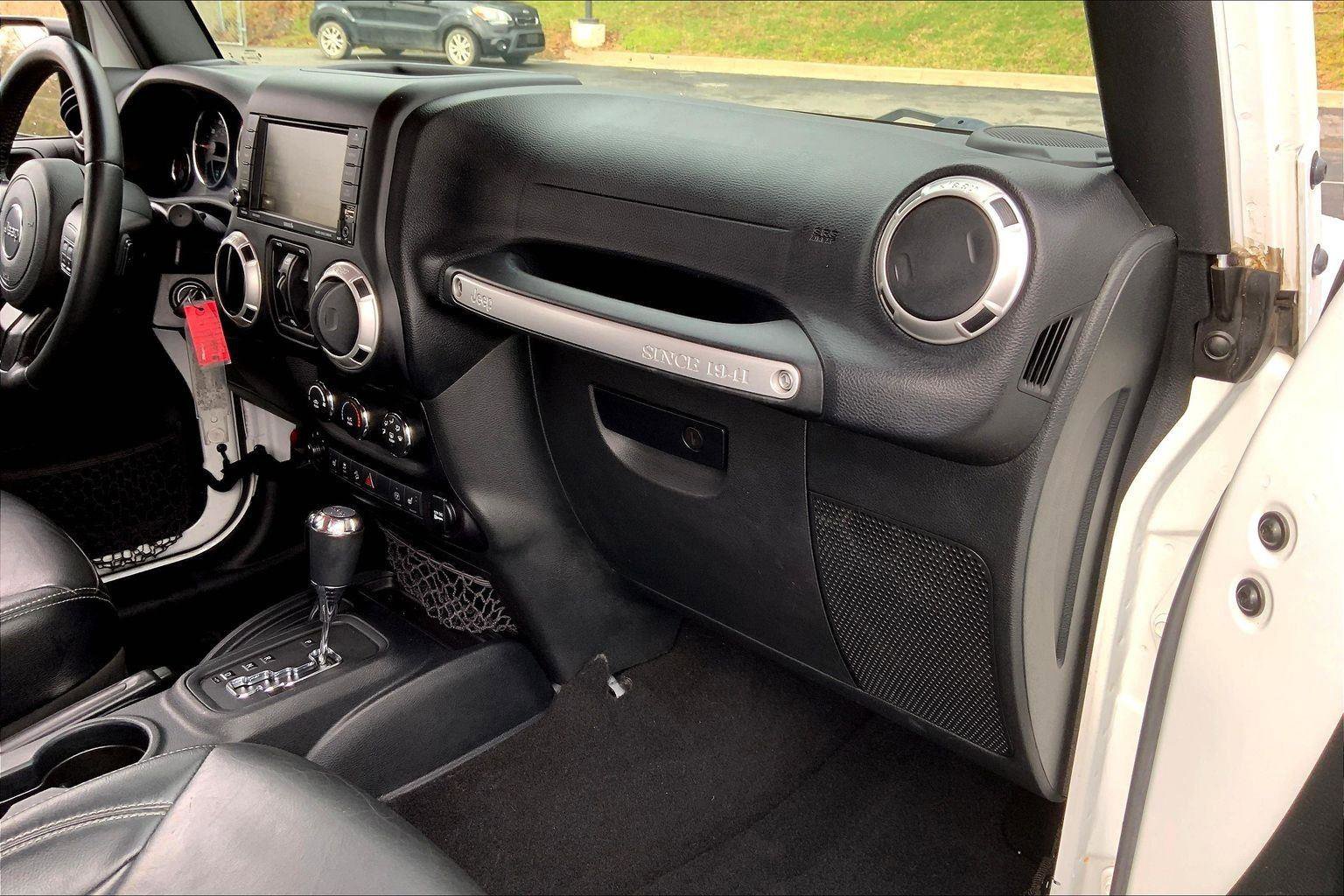 Used 2016 Jeep Wrangler Unlimited Sahara w/ Dual Top Group image 13