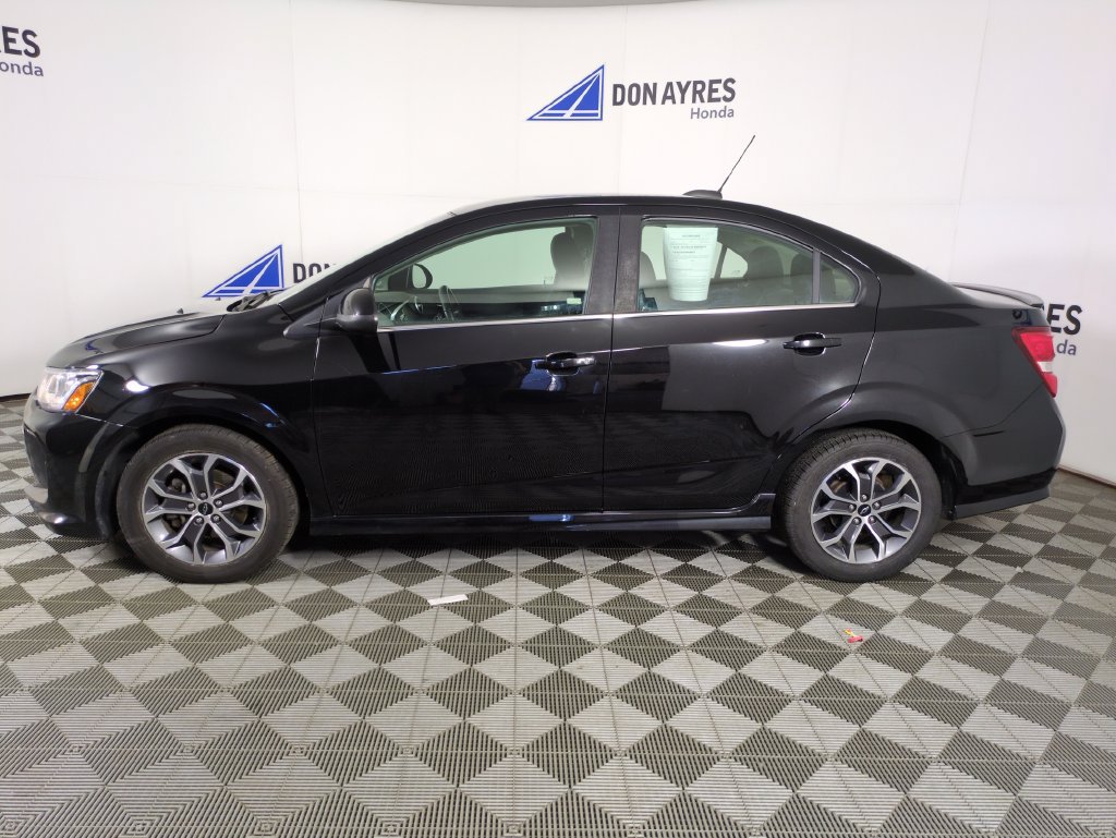 Used 2019 Chevrolet Sonic LT w/ Convenience Package FWD image 2