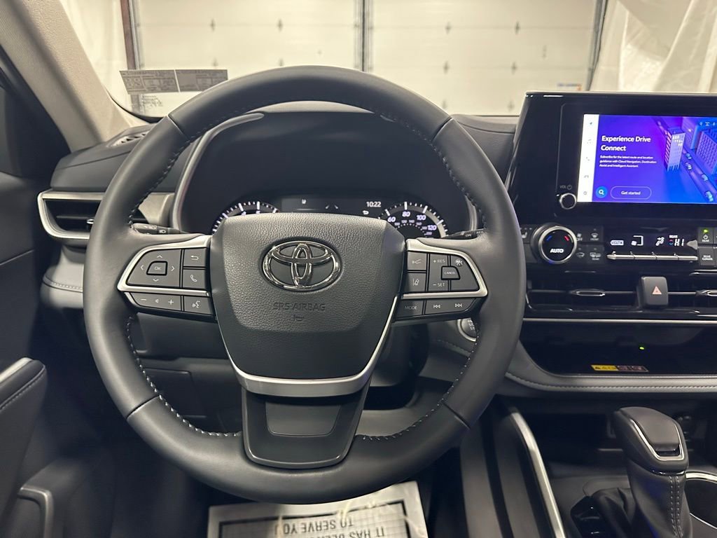 Used 2025 Toyota Highlander XLE image 18