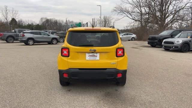 Used 2017 Jeep Renegade Latitude w/ Popular Equipment Group image 5