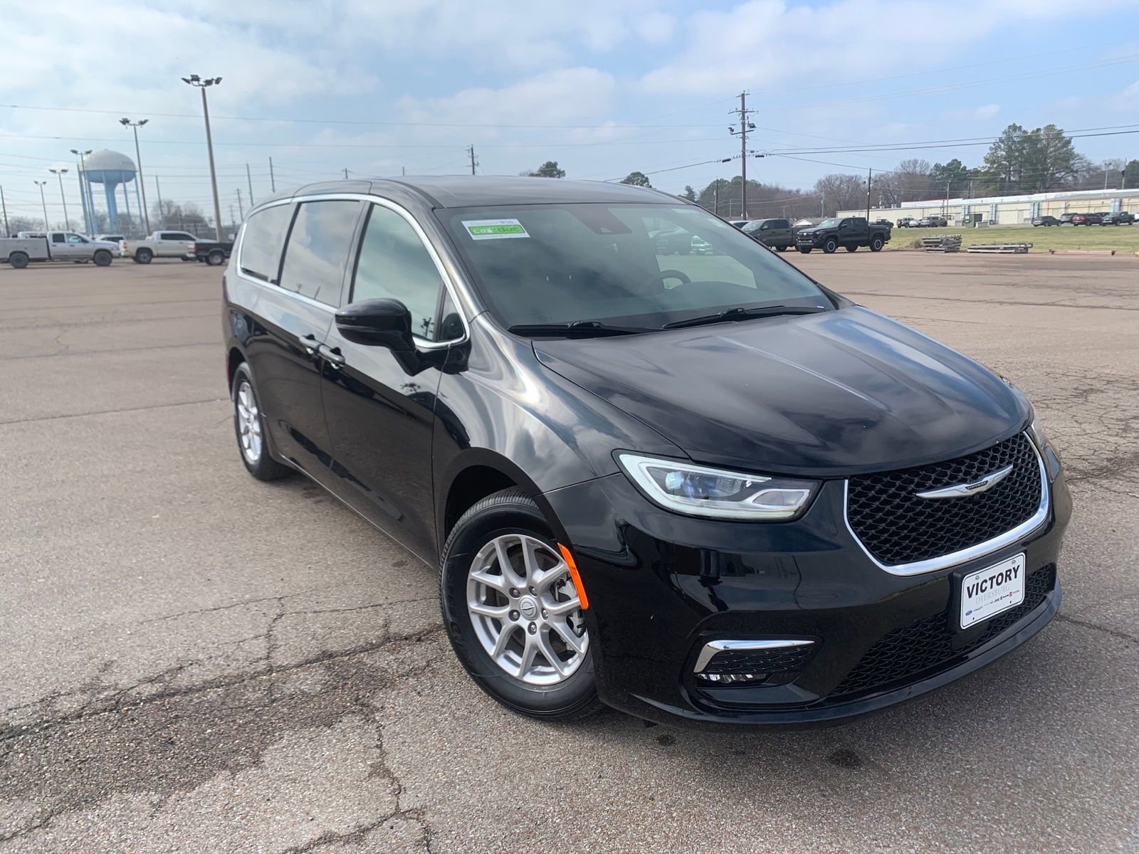 Used 2025 Chrysler Pacifica Select