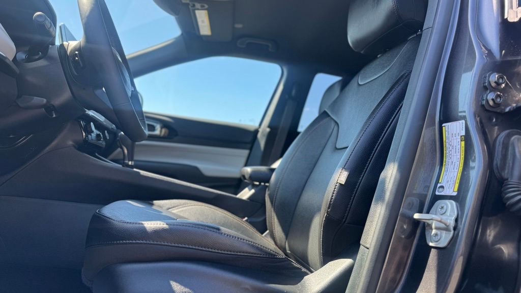 Used 2023 Jeep Compass Limited image 16